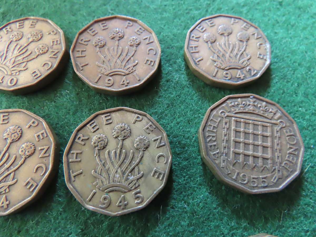 Great Britain - Job Lot of Sixteen 3d Coins - Dates as shown