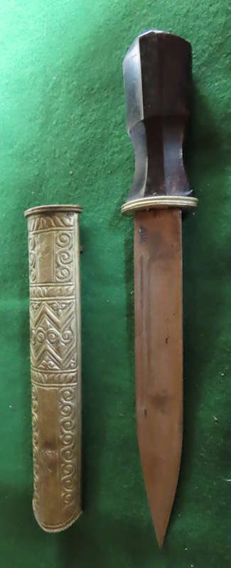 Hunting Knife with case - 19 cms Blade - Handmade ?