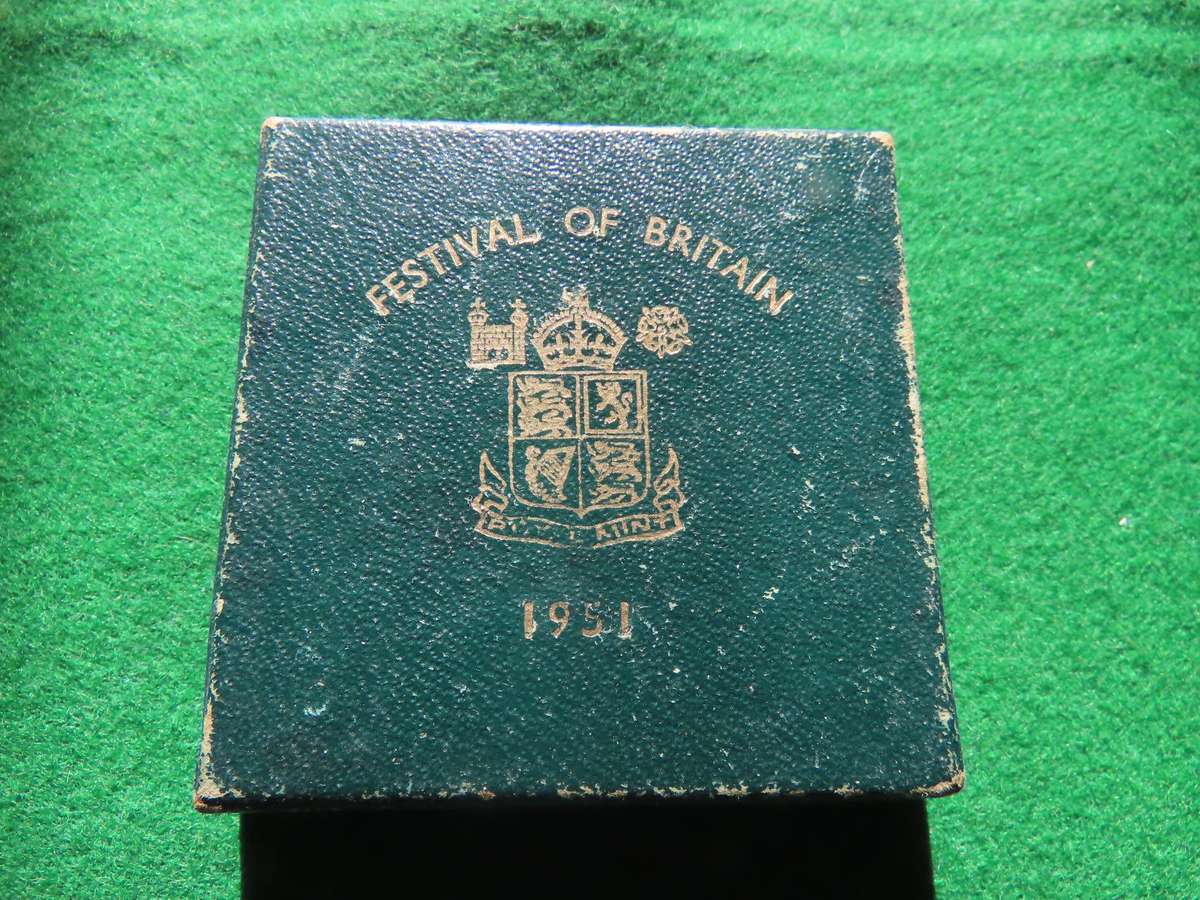 Great Britain - George VI - 1951 5/- with Box and Paper