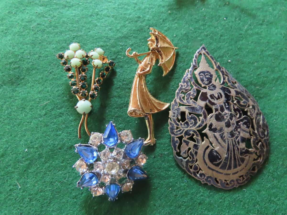Costume Jewellery - 4 Brooches # 2