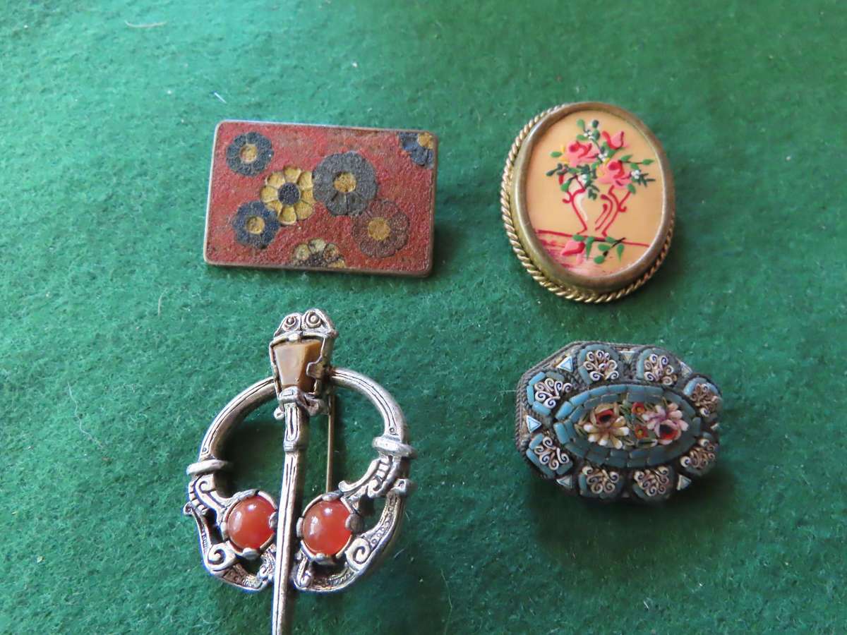 Costume Jewellery - 4 Brooches # 5