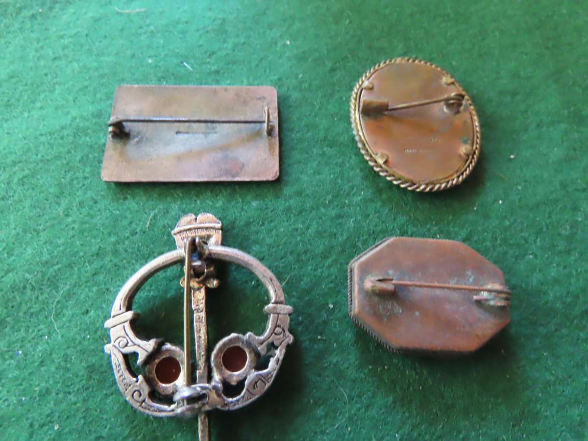 Costume Jewellery - 4 Brooches # 5