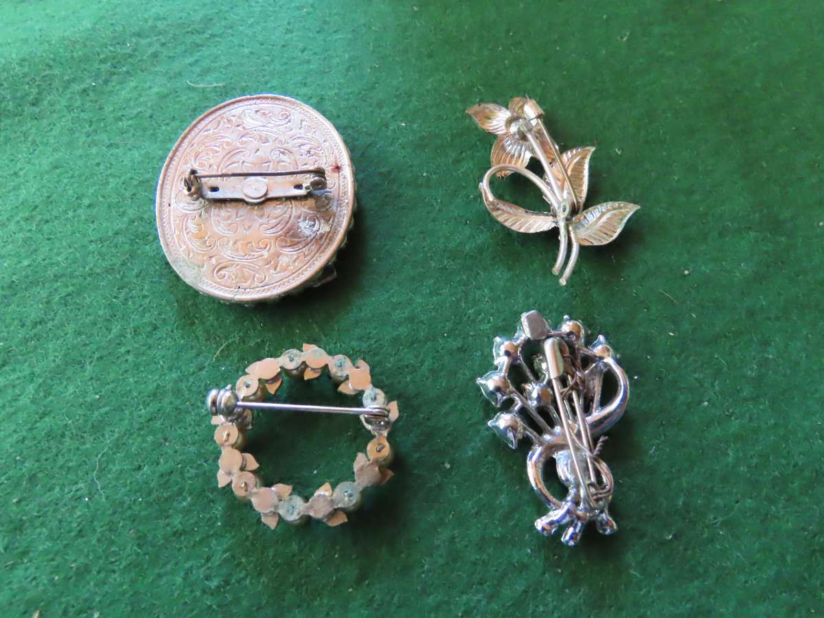 Costume Jewellery - 4 Brooches # 7