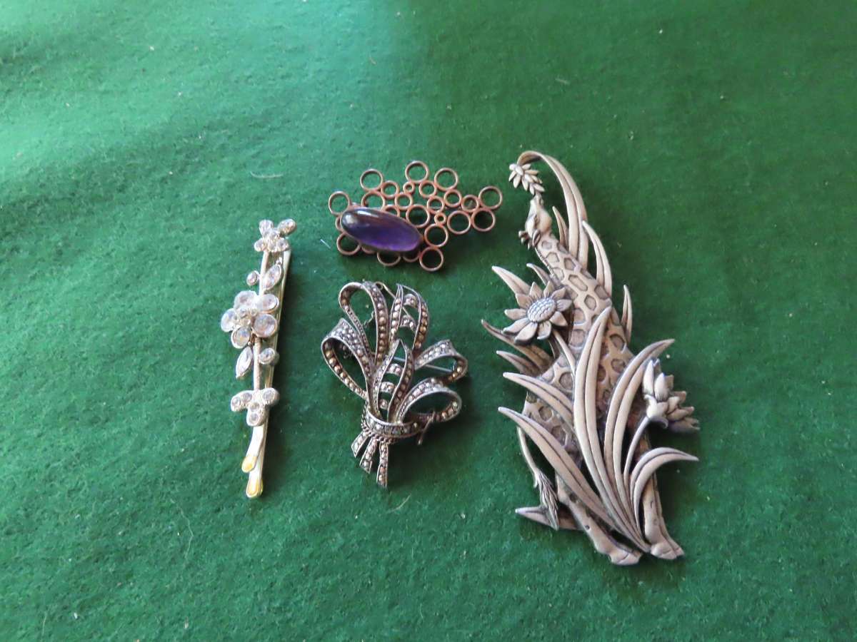Costume Jewellery - 4 Brooches # 8