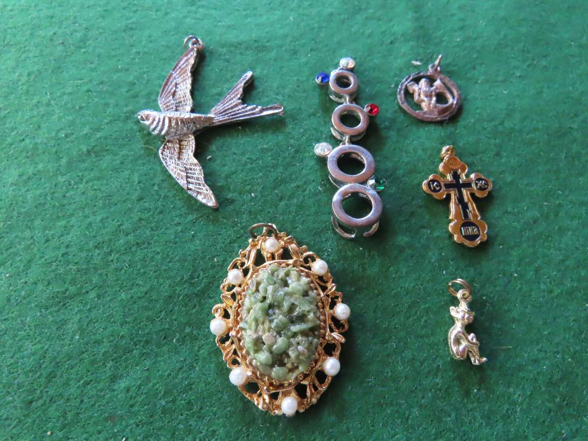 Costume Jewellery - 6 Pendants #1