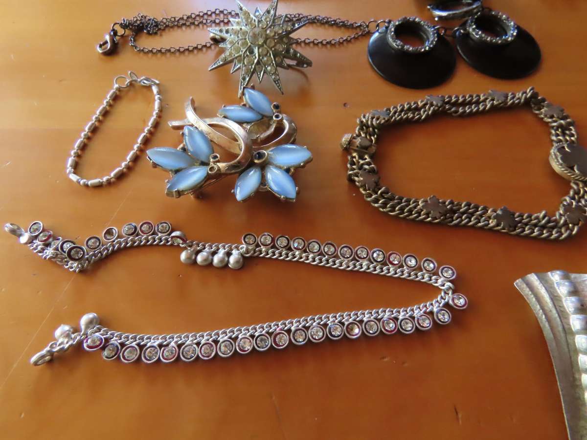 Jewellery - D.I.Y. - Collection of Bracelets etc. - Needing repair - Job Lot
