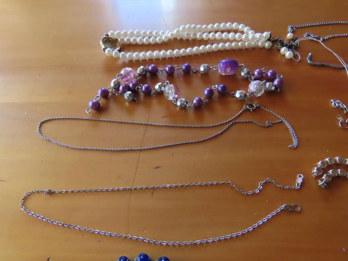 Jewellery - D.I.Y. - Collection of Necklaces etc. - Needing repair - Job Lot