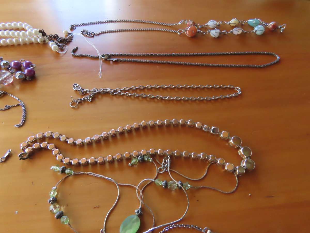 Jewellery - D.I.Y. - Collection of Necklaces etc. - Needing repair - Job Lot