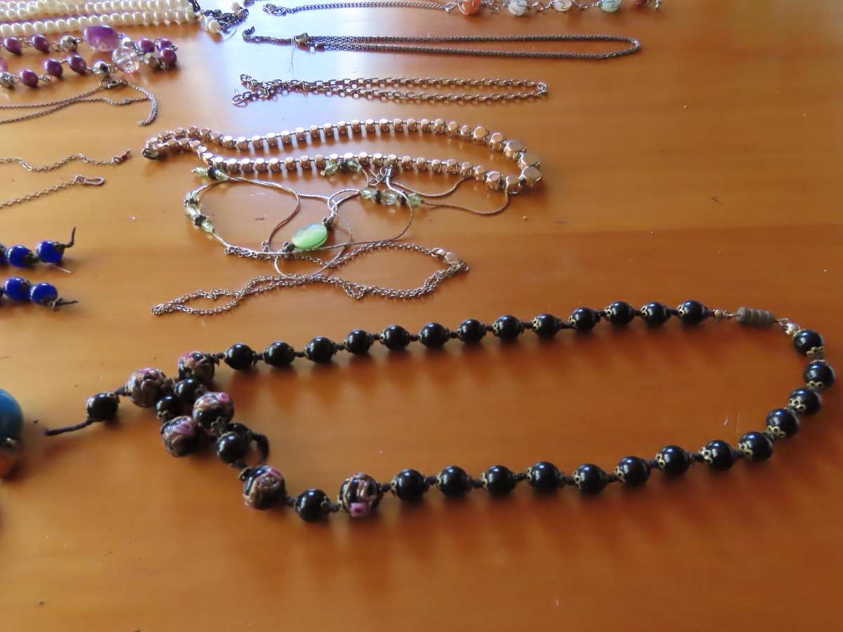 Jewellery - D.I.Y. - Collection of Necklaces etc. - Needing repair - Job Lot