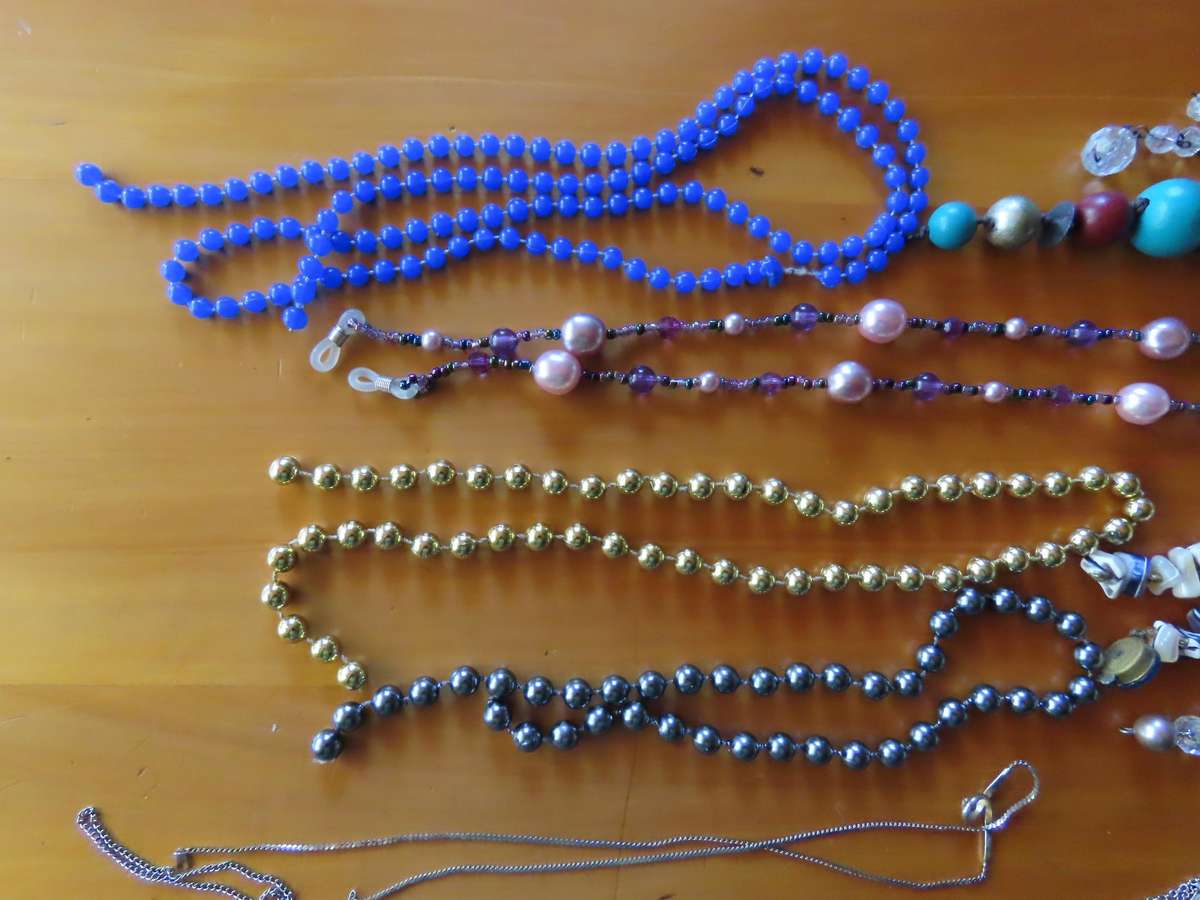 Jewellery - D.I.Y. - Collection of Necklaces etc. #2 - Needing repair - Job Lot