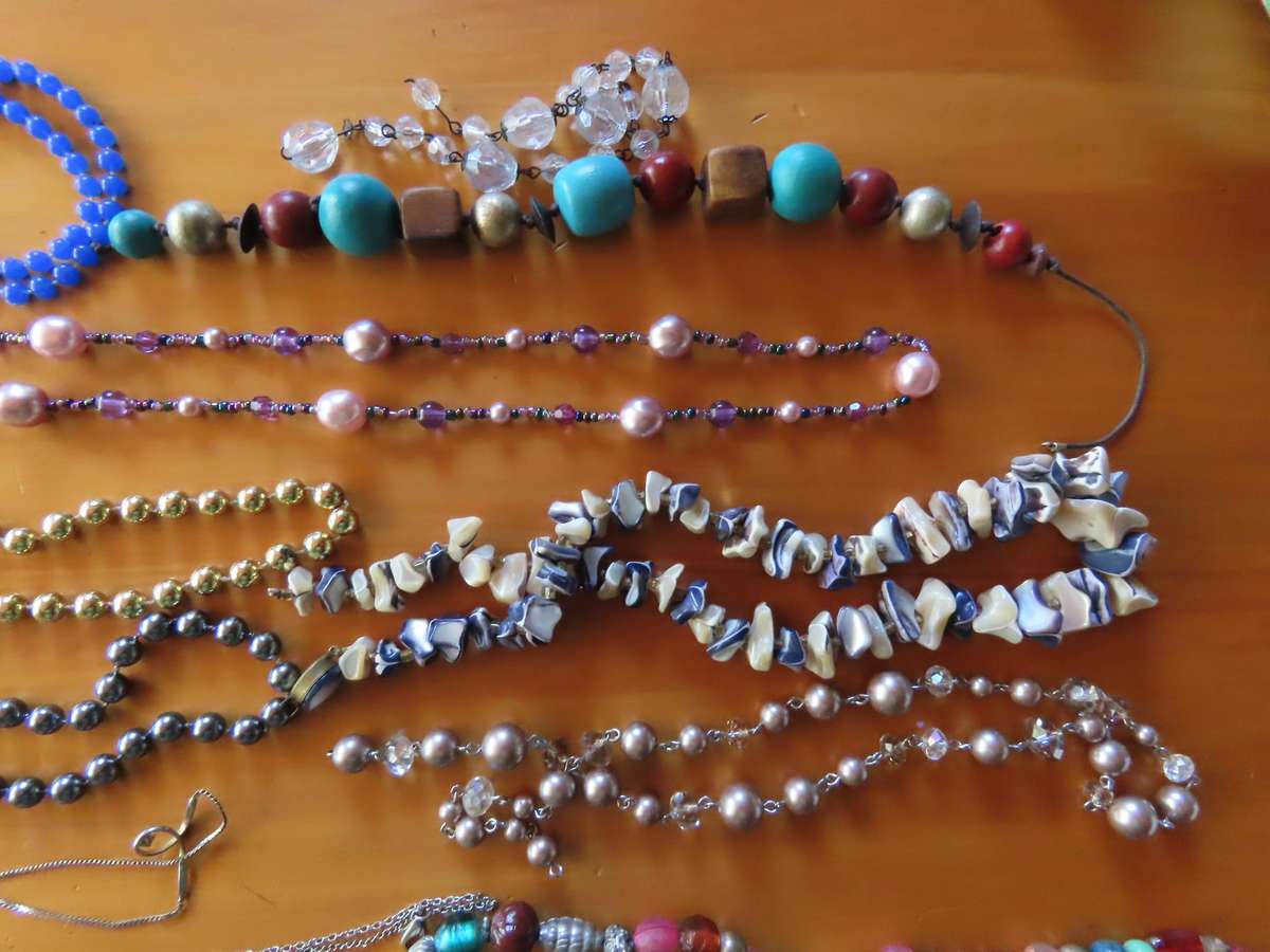 Jewellery - D.I.Y. - Collection of Necklaces etc. #2 - Needing repair - Job Lot