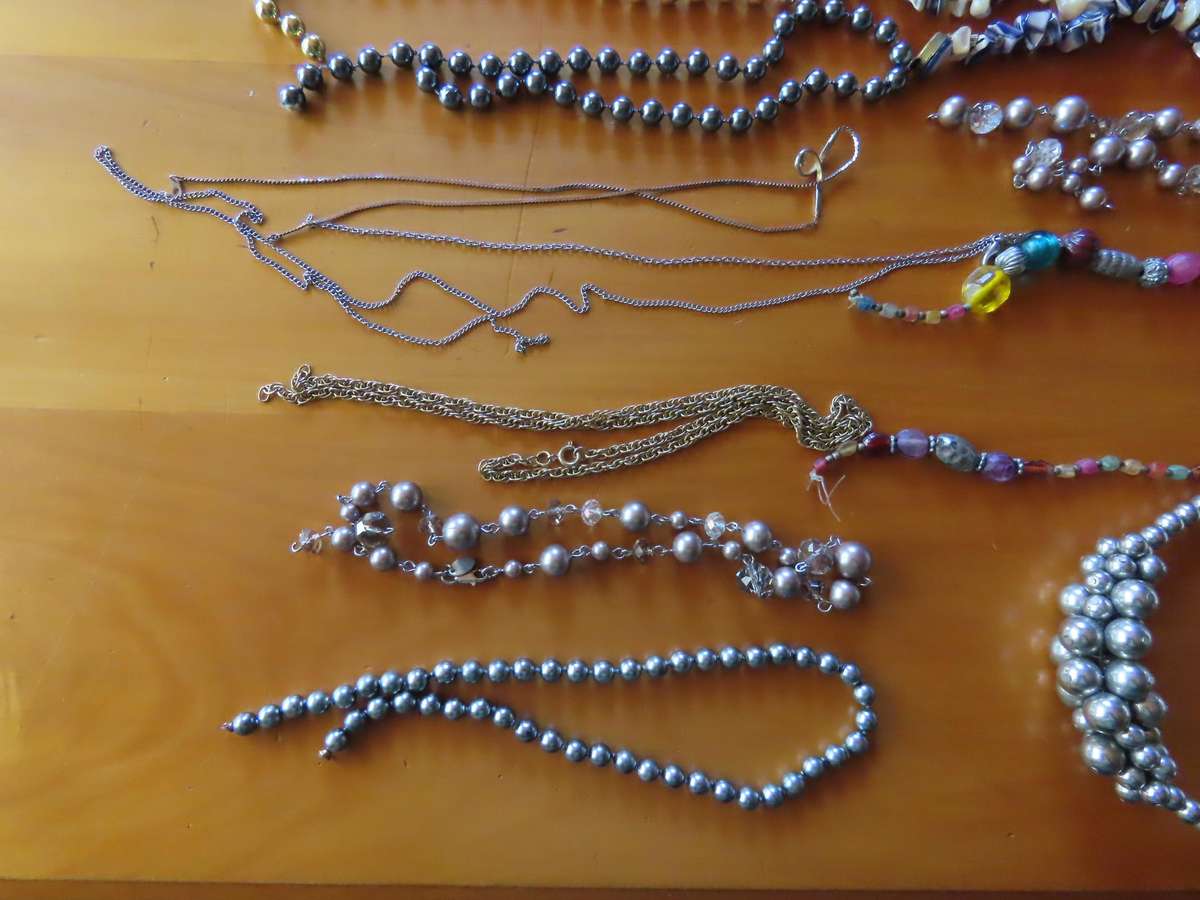 Jewellery - D.I.Y. - Collection of Necklaces etc. #2 - Needing repair - Job Lot