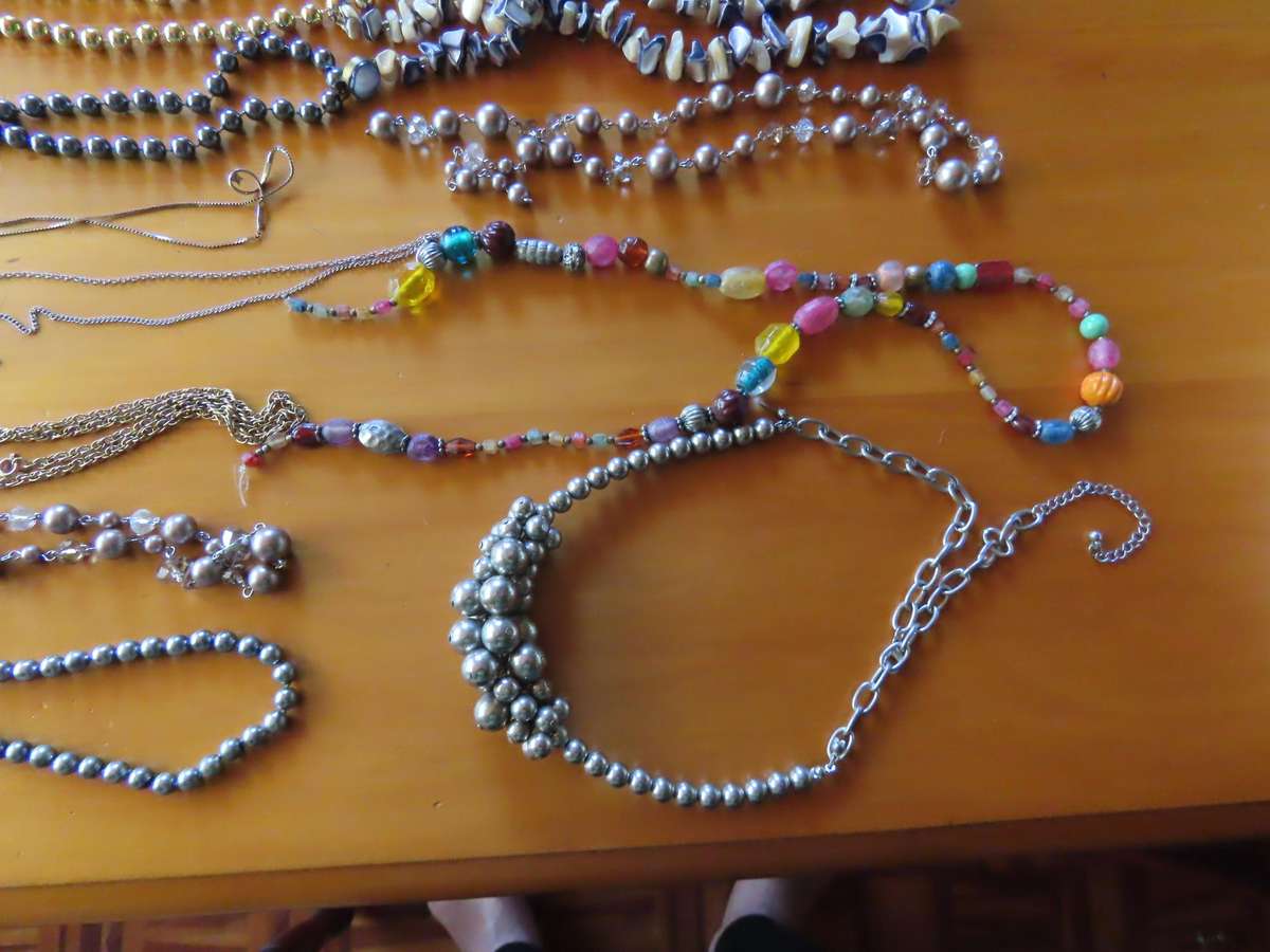 Jewellery - D.I.Y. - Collection of Necklaces etc. #2 - Needing repair - Job Lot