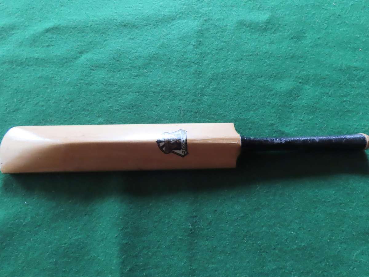 Cricket -Miniature Cricket Bat Signed - William Gunn - The Autograph - 1955 Tour To Great Britain