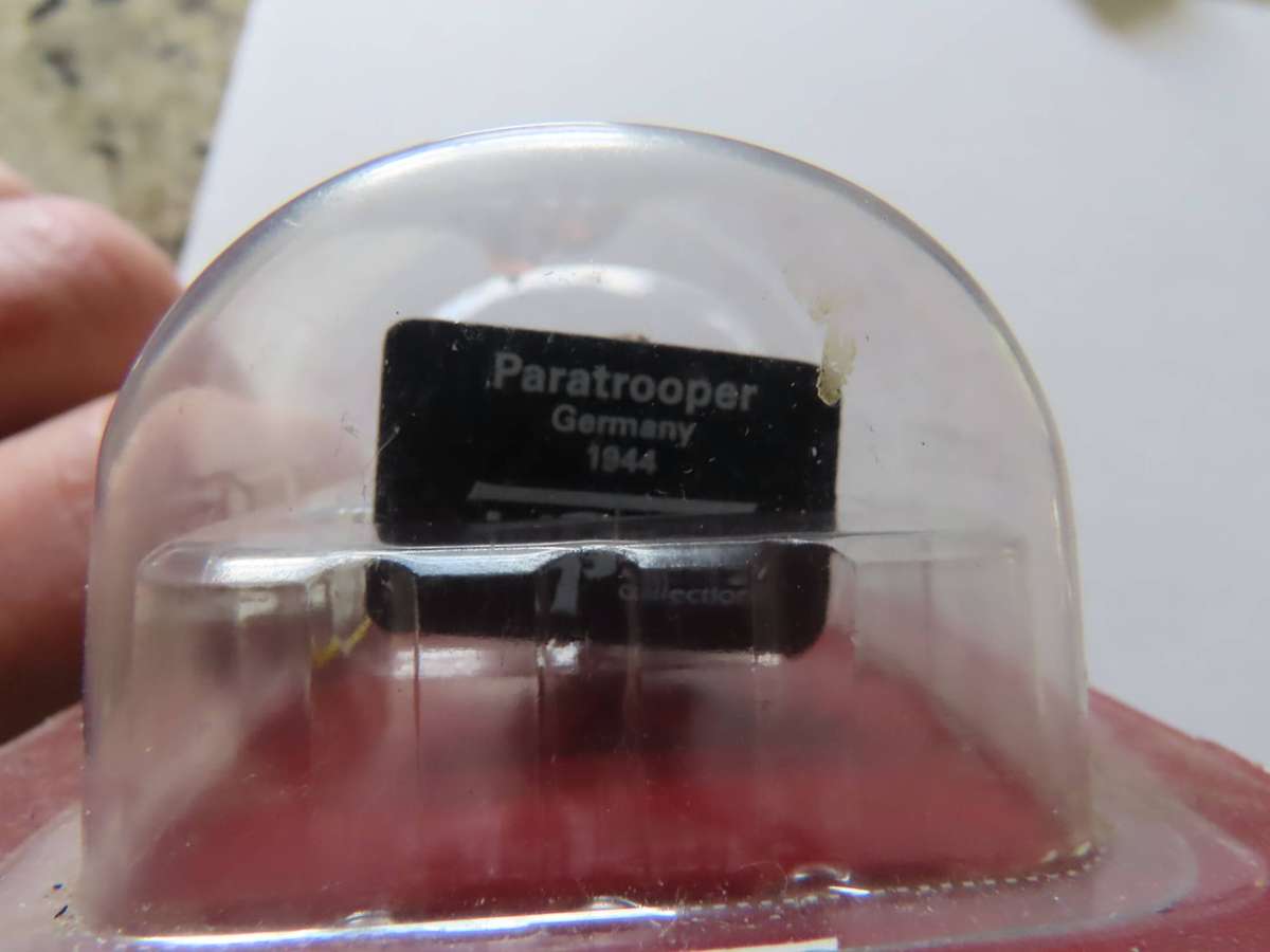 Del Prado - Encased Military Model - Paratrooper - Germany 1944