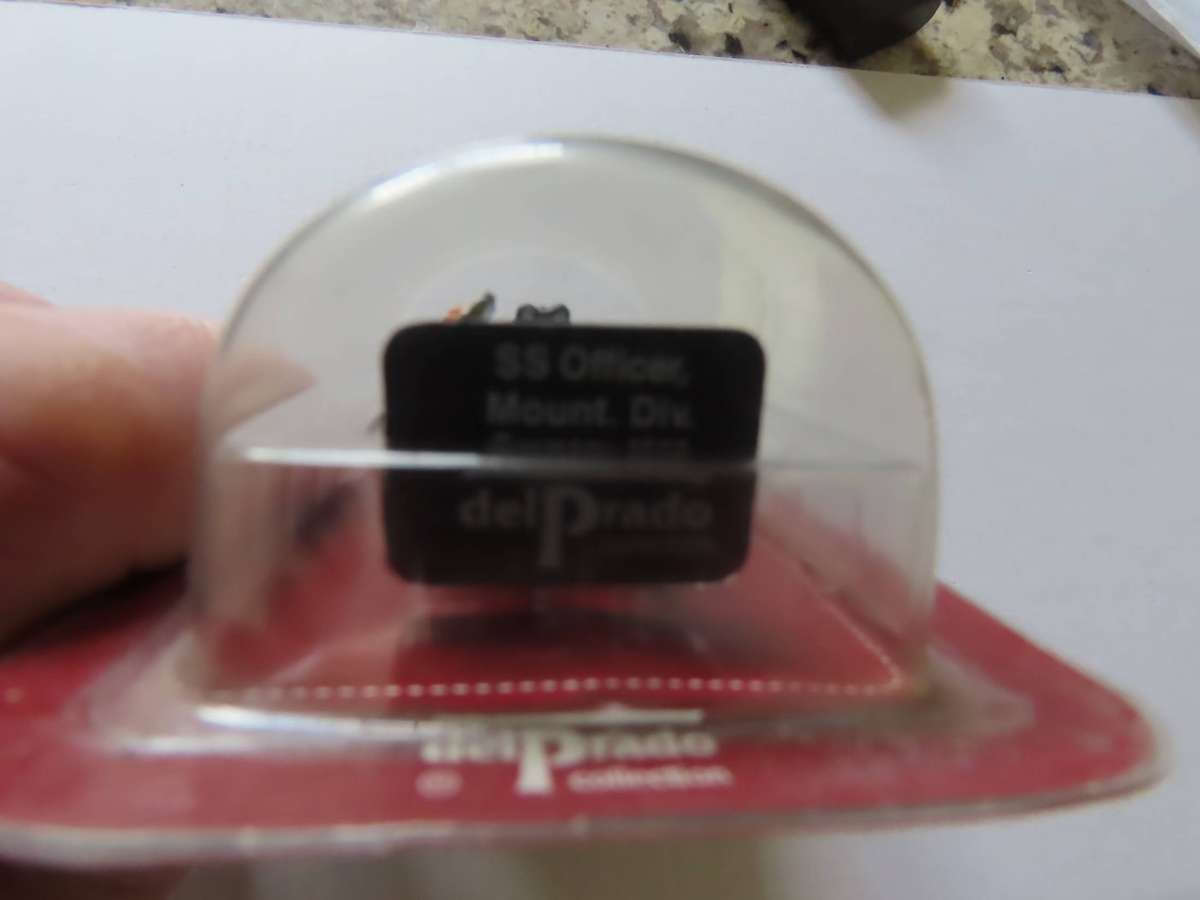 Del Prado - Encased Military Model -SS Officer Mounted Division - Germany 1944