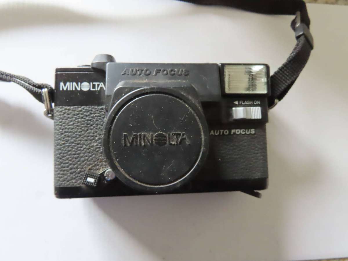 Camera - 35 mm - Minolta Hi-Matic AF 2