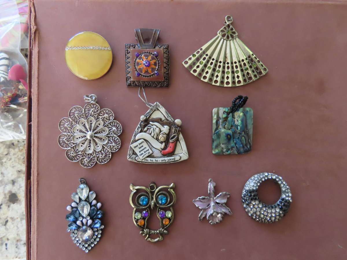 Jewellery - 10 Vintage Pendants
