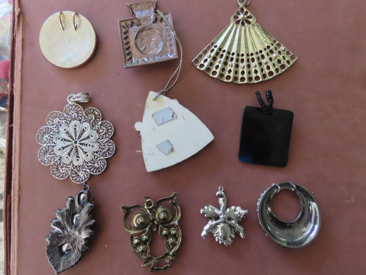Jewellery - 10 Vintage Pendants