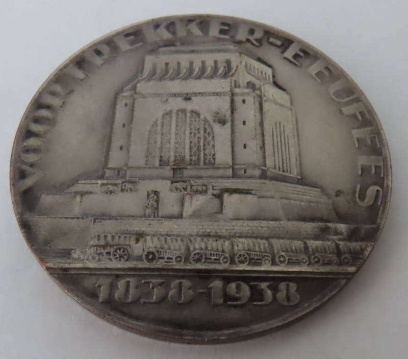 Voortrekker Eeufees 1838-1938-Kaapstad-Mgungundlovu-Pretoria-Fakkelloop Medallion Unknown Metal