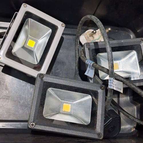 5 x Flood lights