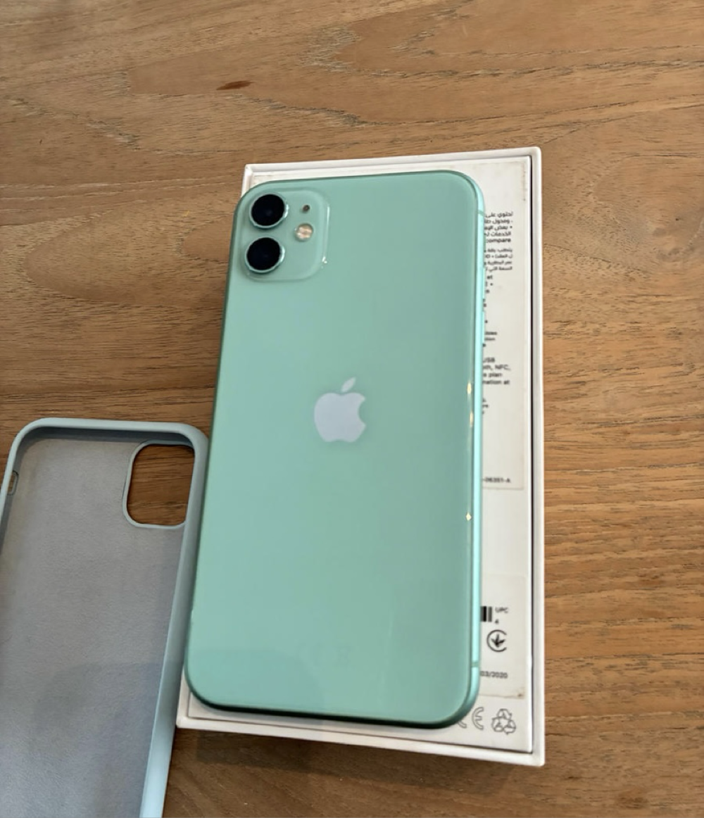 iPhone 11, 128GB plus covers