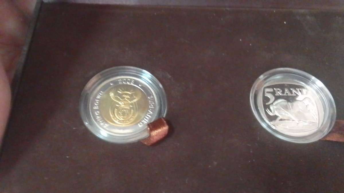 The Nelson Mandela Commemorative R5 Coin Set