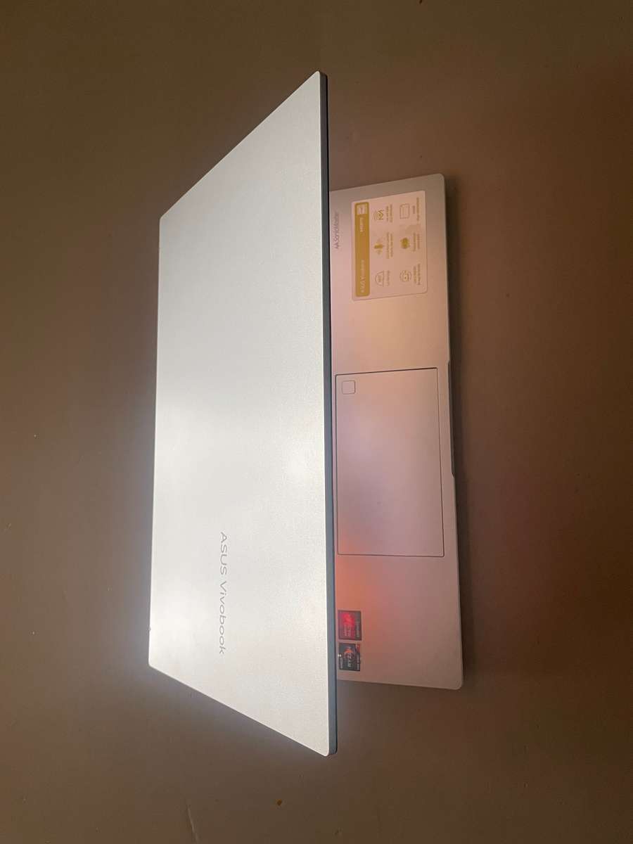 Asus Vivobook 15 Ryzen 7 OLED Notebook + Asus Zenscreen 15" Portable Monitor