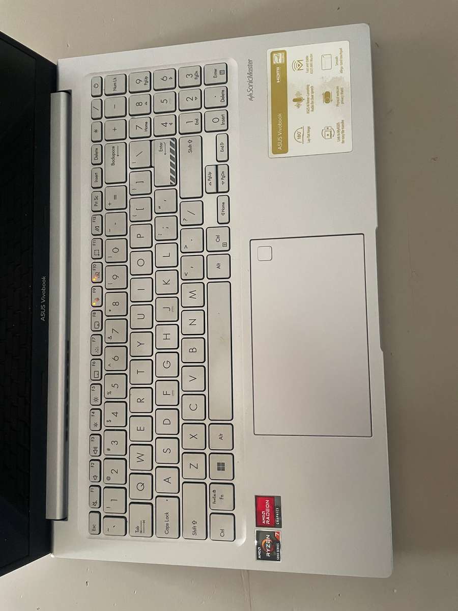 Asus Vivobook 15 Ryzen 7 OLED Notebook + Asus Zenscreen 15" Portable Monitor