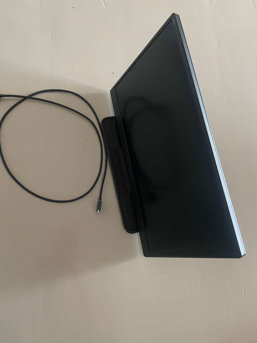 Asus Vivobook 15 Ryzen 7 OLED Notebook + Asus Zenscreen 15" Portable Monitor