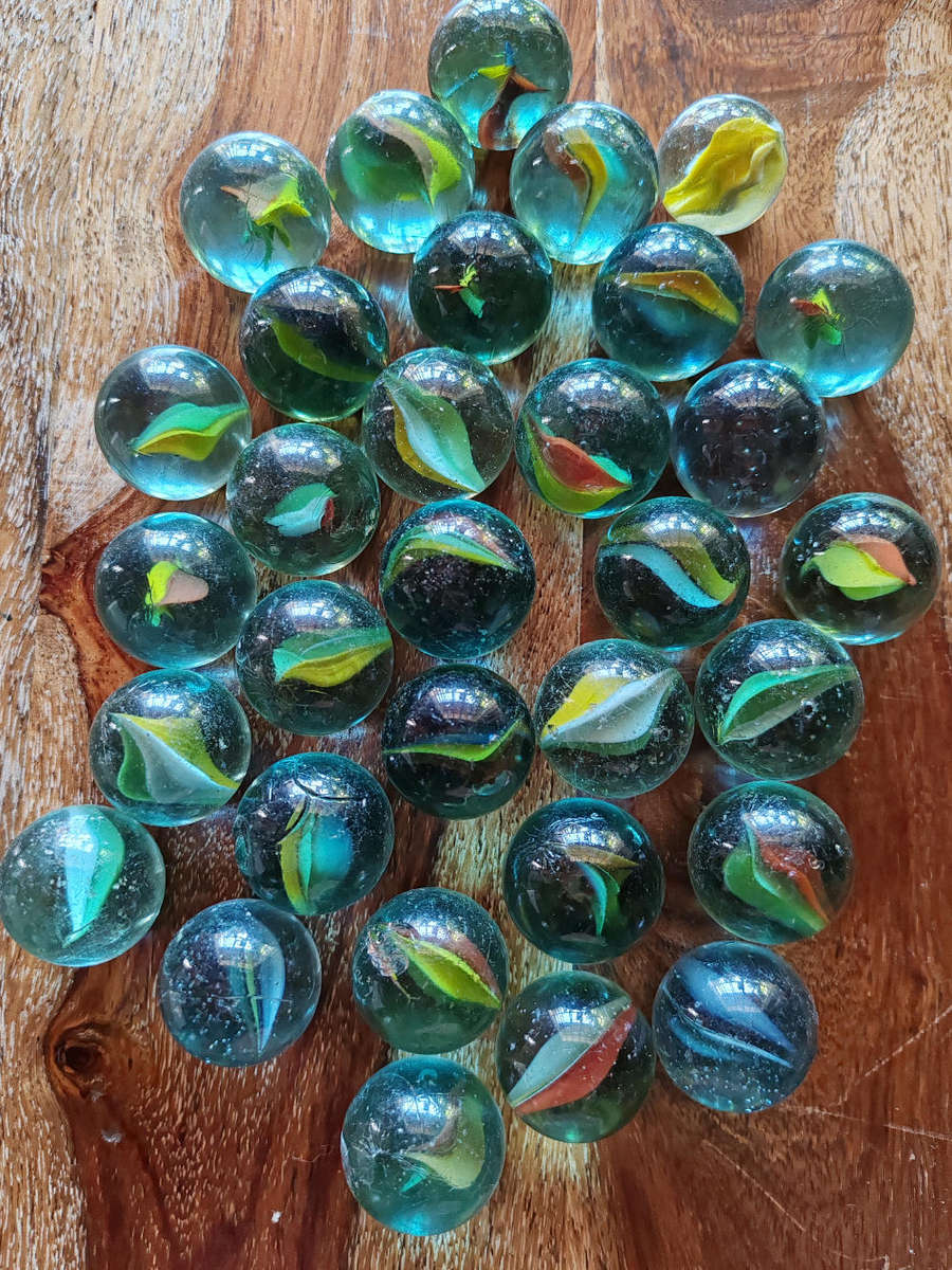 Lot of 32 Large Vintage Swirl Marbles  Goons Size