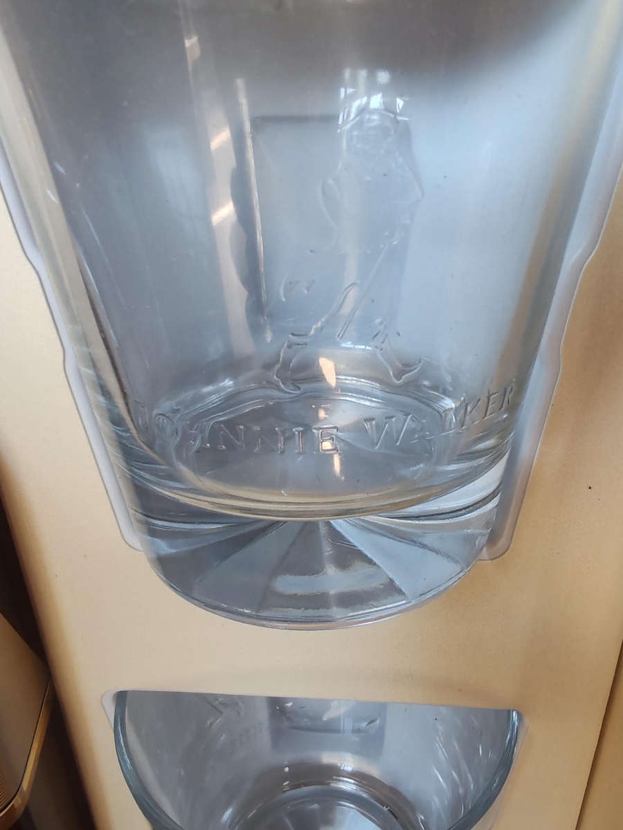 Johnnie Walker Gold Label Reserve Gift Set