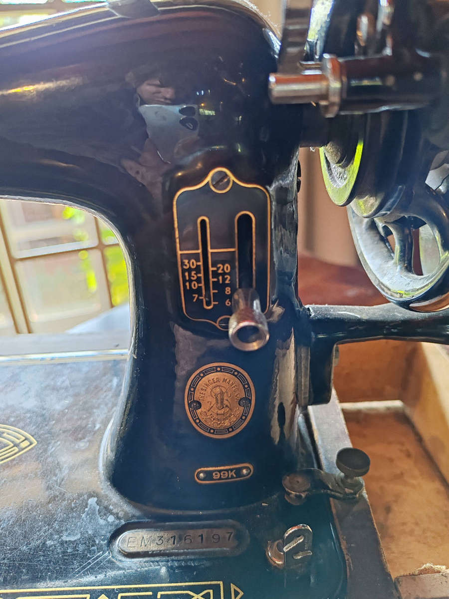 Vintage Singer K99 Sewing Machine (1950s)  With Original Case