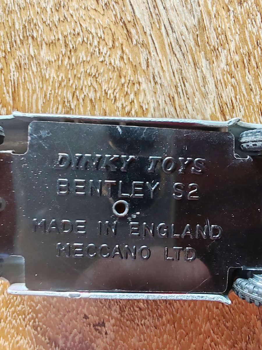 Dinky Toys No. 194 Bentley Coupé  Excellent Model with Box