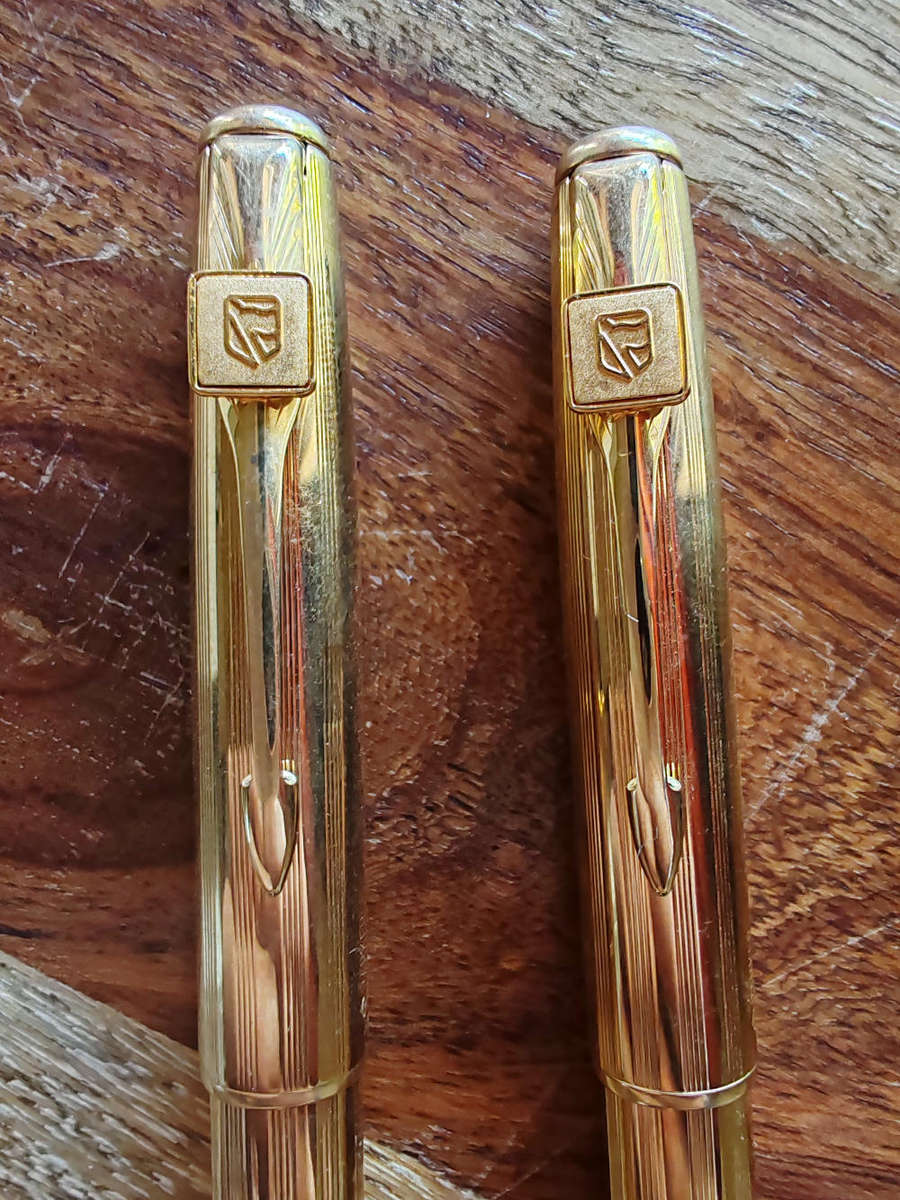 Parker Sonnet Gold plated Pen and pencil set.