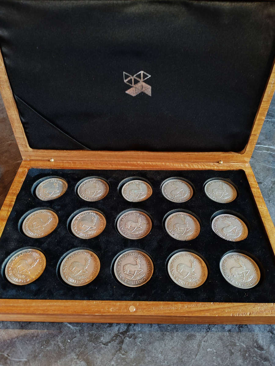 15 × South Africa 5 Shillings  1949 (80% Silver)  Beautiful Wooden Display Case