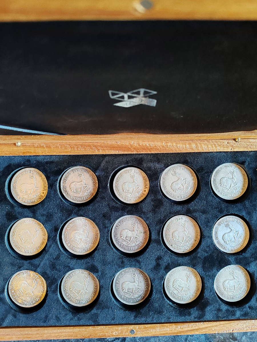 15 × South Africa 5 Shillings  1949 (80% Silver)  Beautiful Wooden Display Case