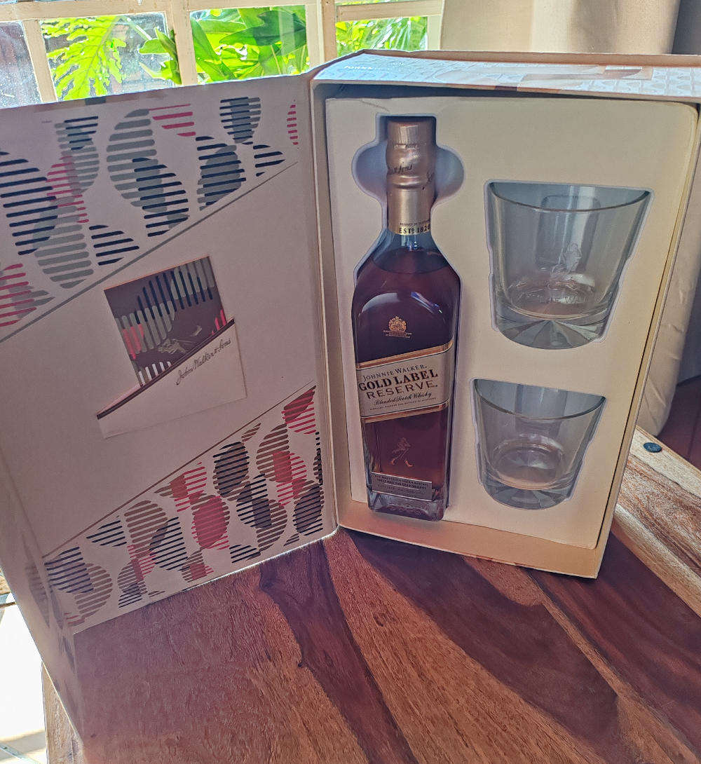 Johnnie Walker Gold Label Reserve Gift Set