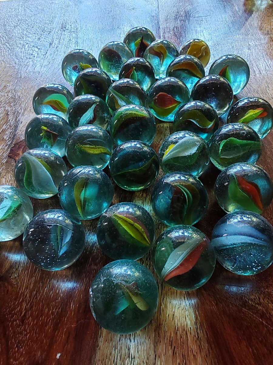 Lot of 32 Large Vintage Swirl Marbles  Goons Size