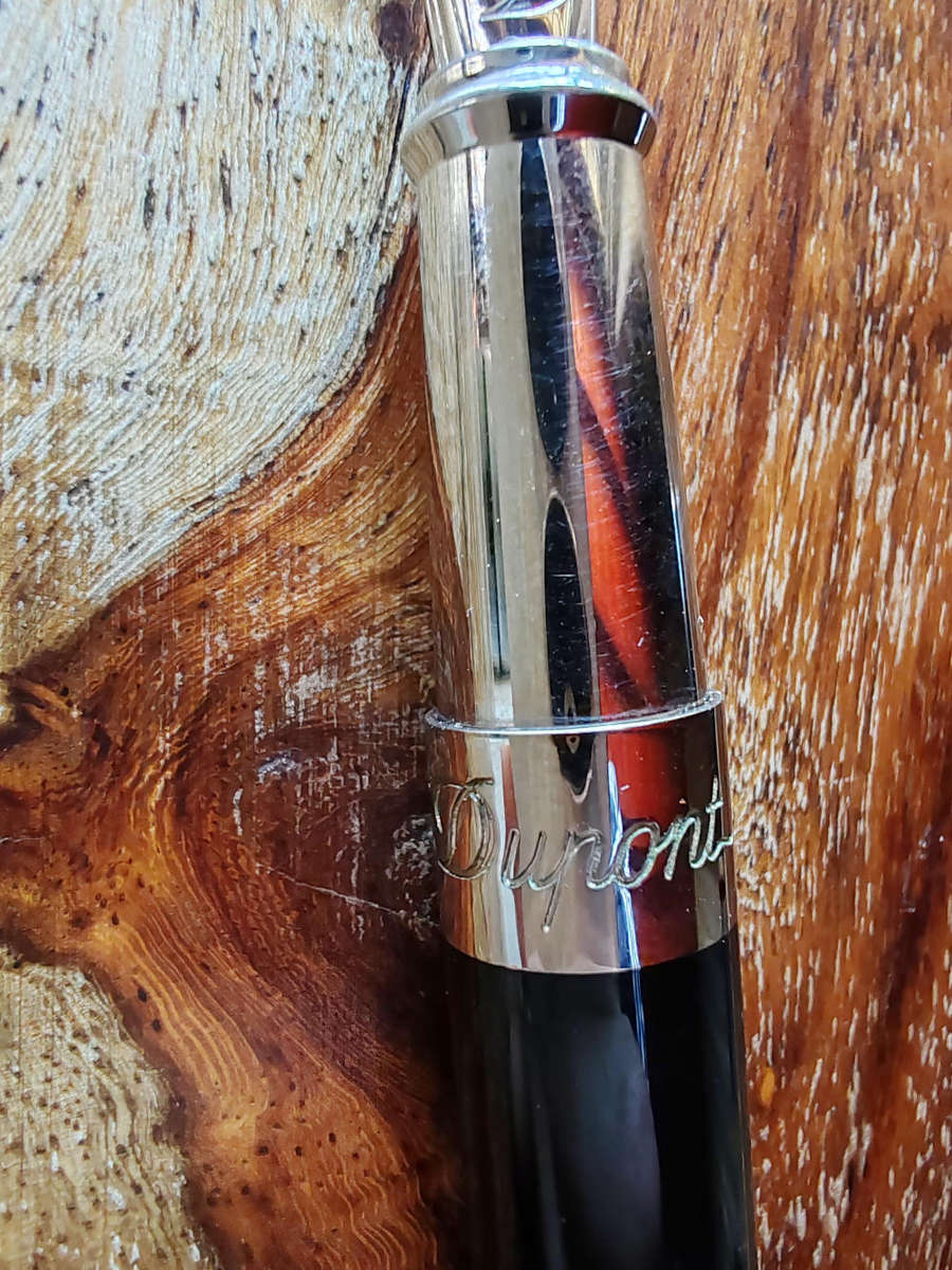 St Dupont Line D fountain pen - Black lacquer with 14K gold medium Nib