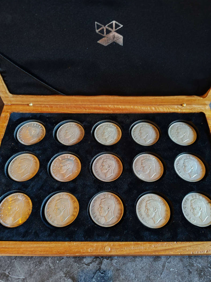 15 × South Africa 5 Shillings  1949 (80% Silver)  Beautiful Wooden Display Case
