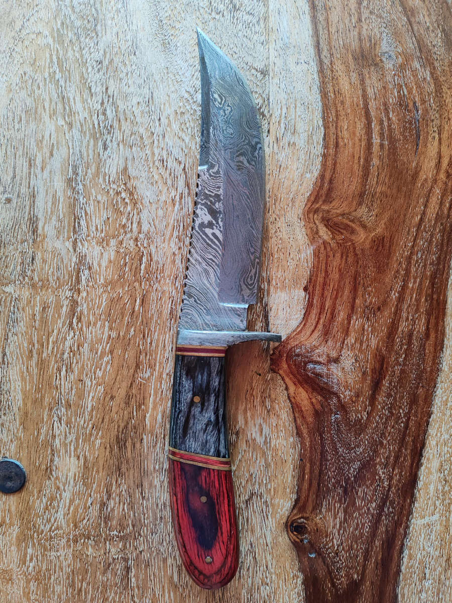 Handcrafted Damascus Hunting Knife  Beautiful Pattern, Excellent Display Piece