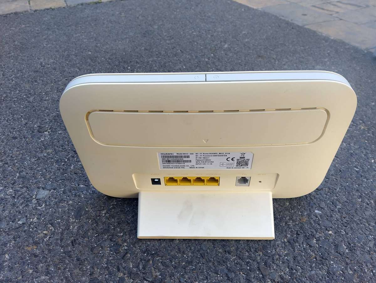 HUAWEI 4G Router 2 Pro B612-233 CAT7 300 Mbps 4G Router (White, Dual Band with SIM)