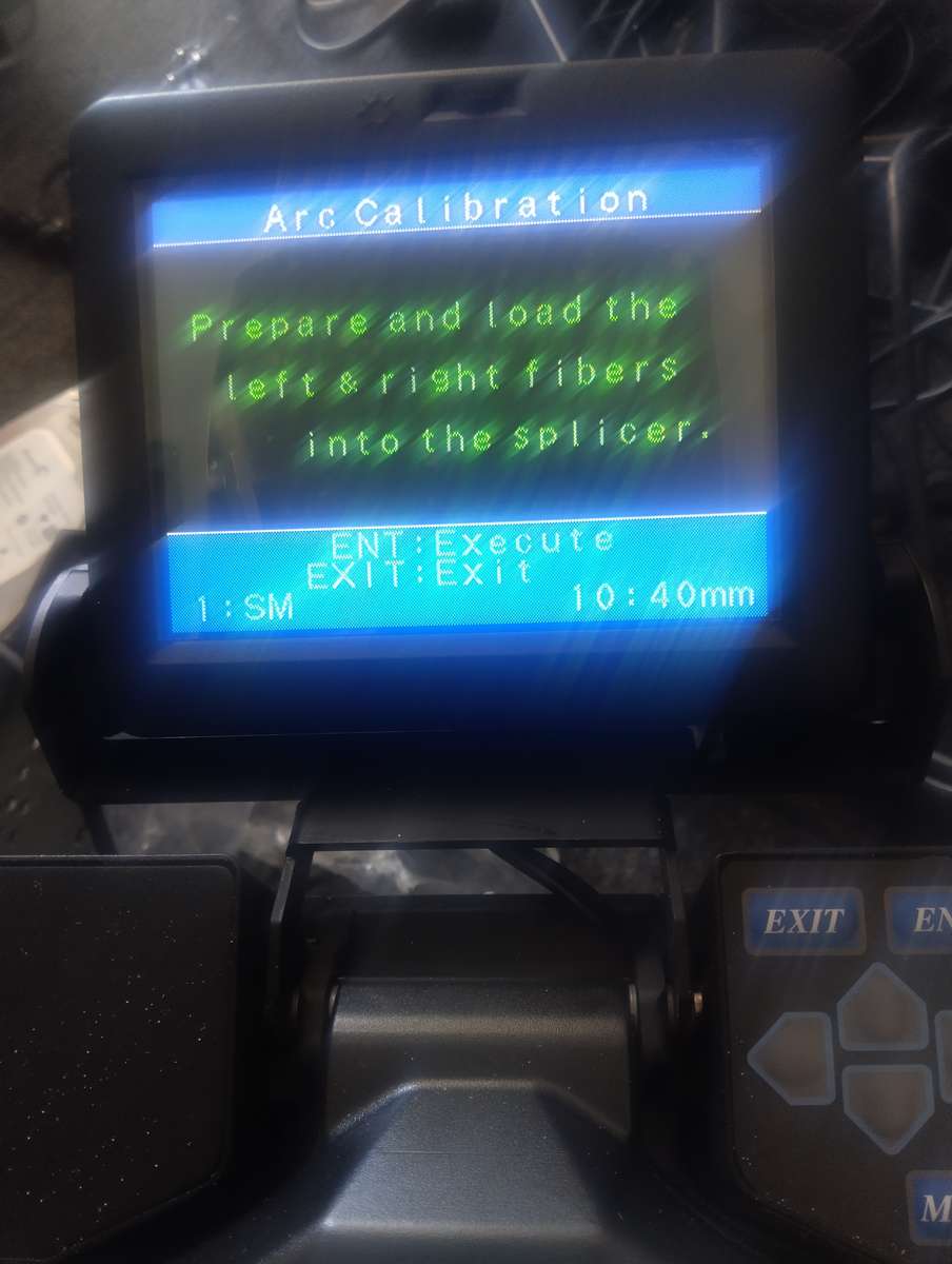 Fujikura FSM-40S Arc Fusion Splicer (Works on charger-Battery cant hold power)