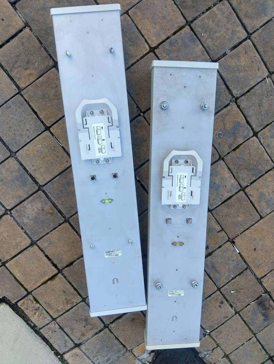 Ubiquiti airMAX 2.4GHz 2X2 Mimo Base Station Sector Antenna | AM-2G15-120