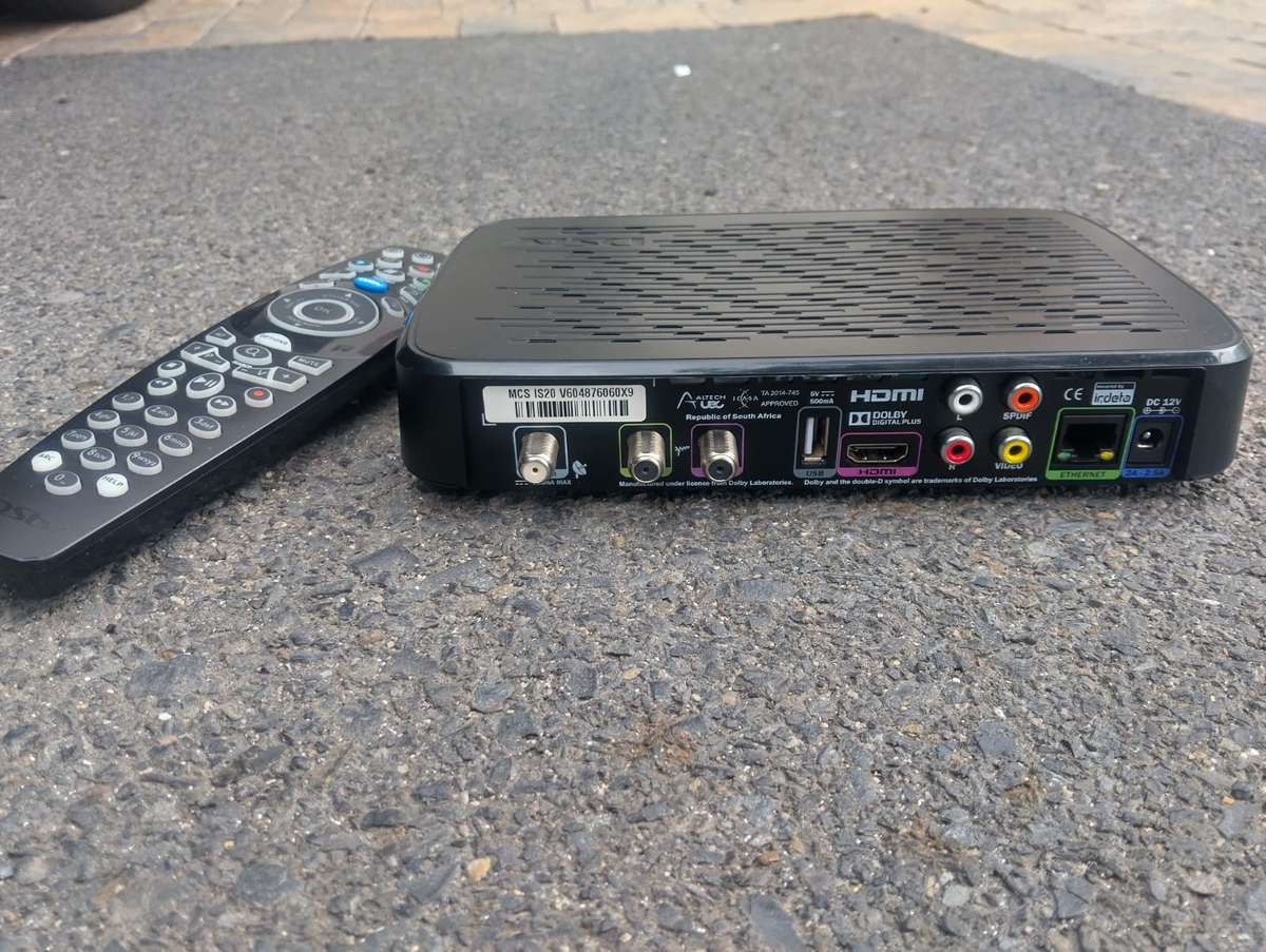 DSTV Decoder HD Model 4U with Remote  TA 2014/745