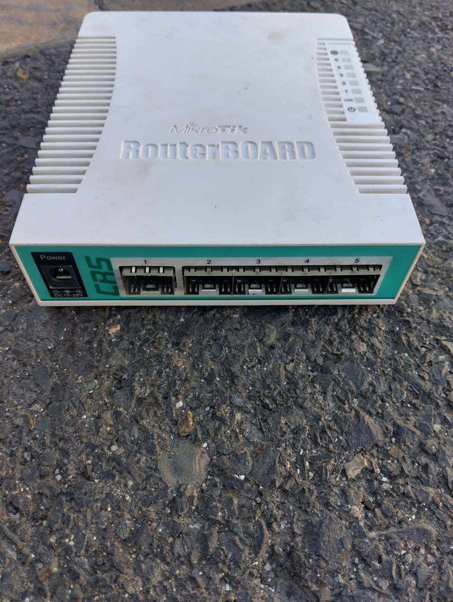 MikroTik Cloud Router Switch 5 Port SFP 1 PoE/SFP Port | CRS106-1C-5S