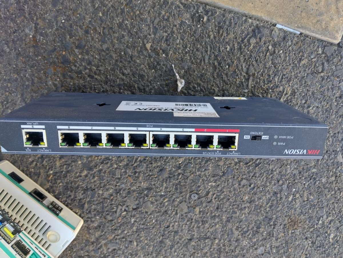 Hikvision 8 Port Fast Ethernet Unmanaged Poe Switch -DS-3E0109P-E(B)