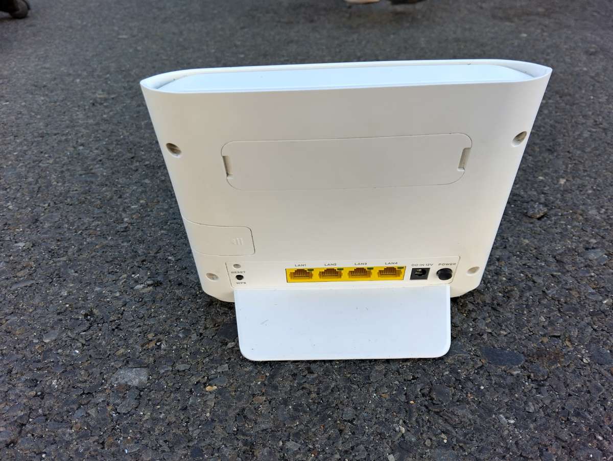 Zyxel LTE3202-M430 4G LTE Indoor Router DC-HSPA+, 3G, EDGE and GPRS