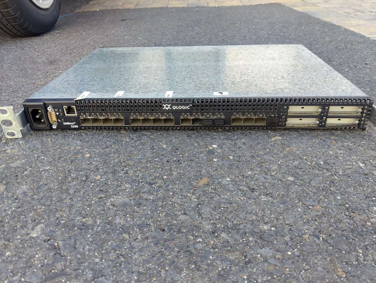 QLogic Model SANbox 5200 16-Port Fibre Channel Switch (E-E011-04-0791 A)